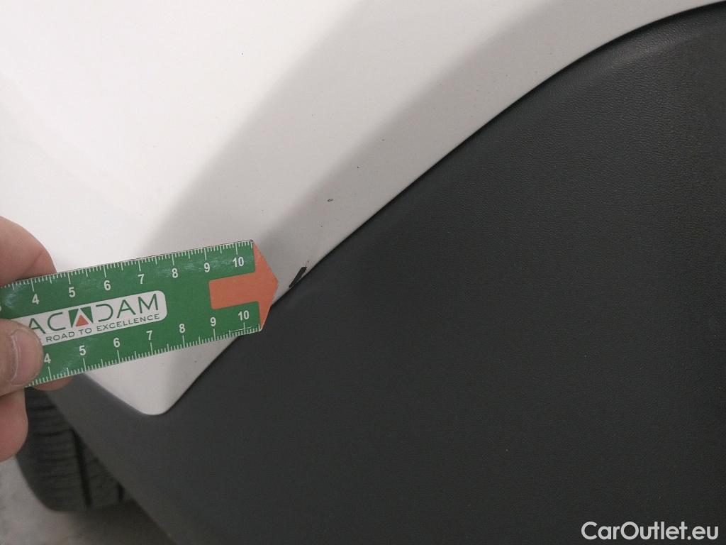  Toyota  RAV4 TOYOTA  / 2018 / 5P / todoterreno 2.5l 220H Advance 4WD #30