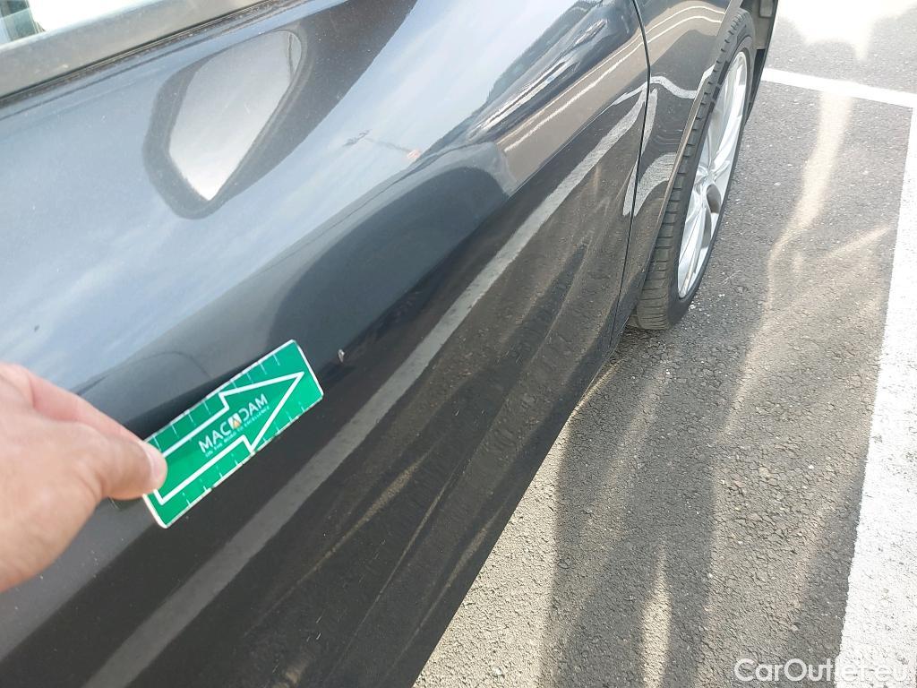  Bmw  Serie 1 BMW  / 2019 / 5P / berlina con portón 118i #19