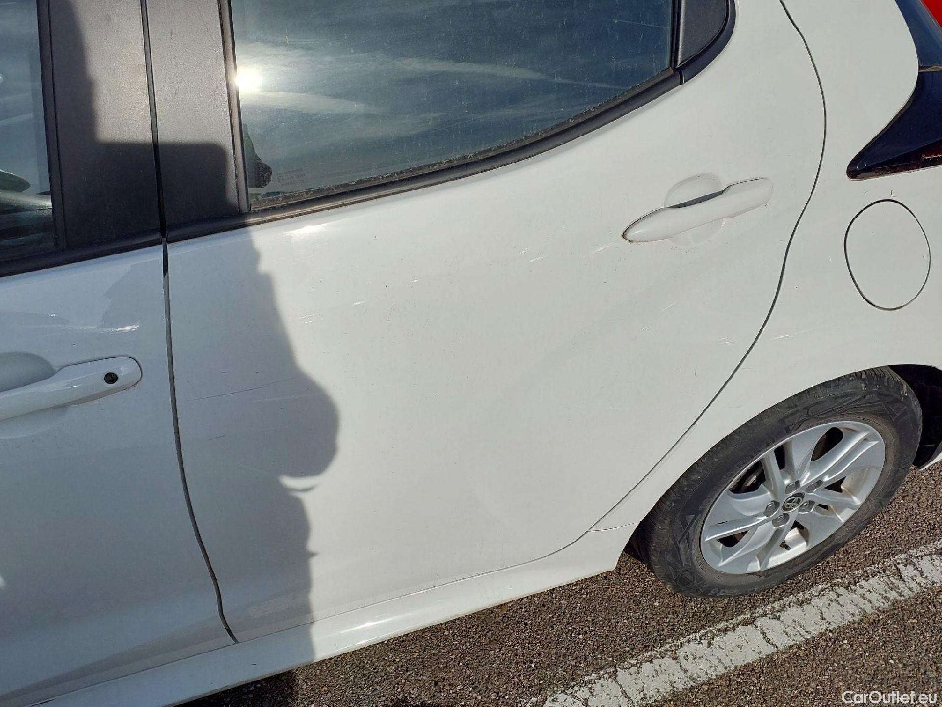  Toyota  Yaris TOYOTA  / 2020 / 5P / berlina con portón 1.5 120H Business Plus #5