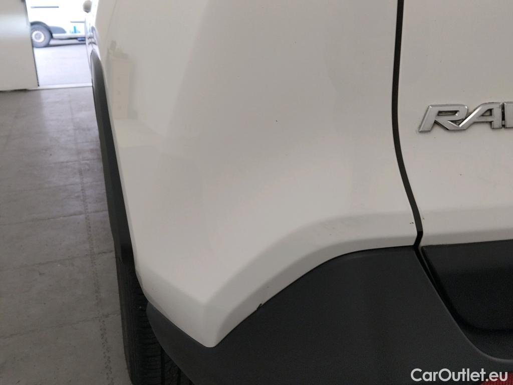  Toyota  RAV4 TOYOTA  / 2018 / 5P / todoterreno 2.5l 220H Advance 4WD #29