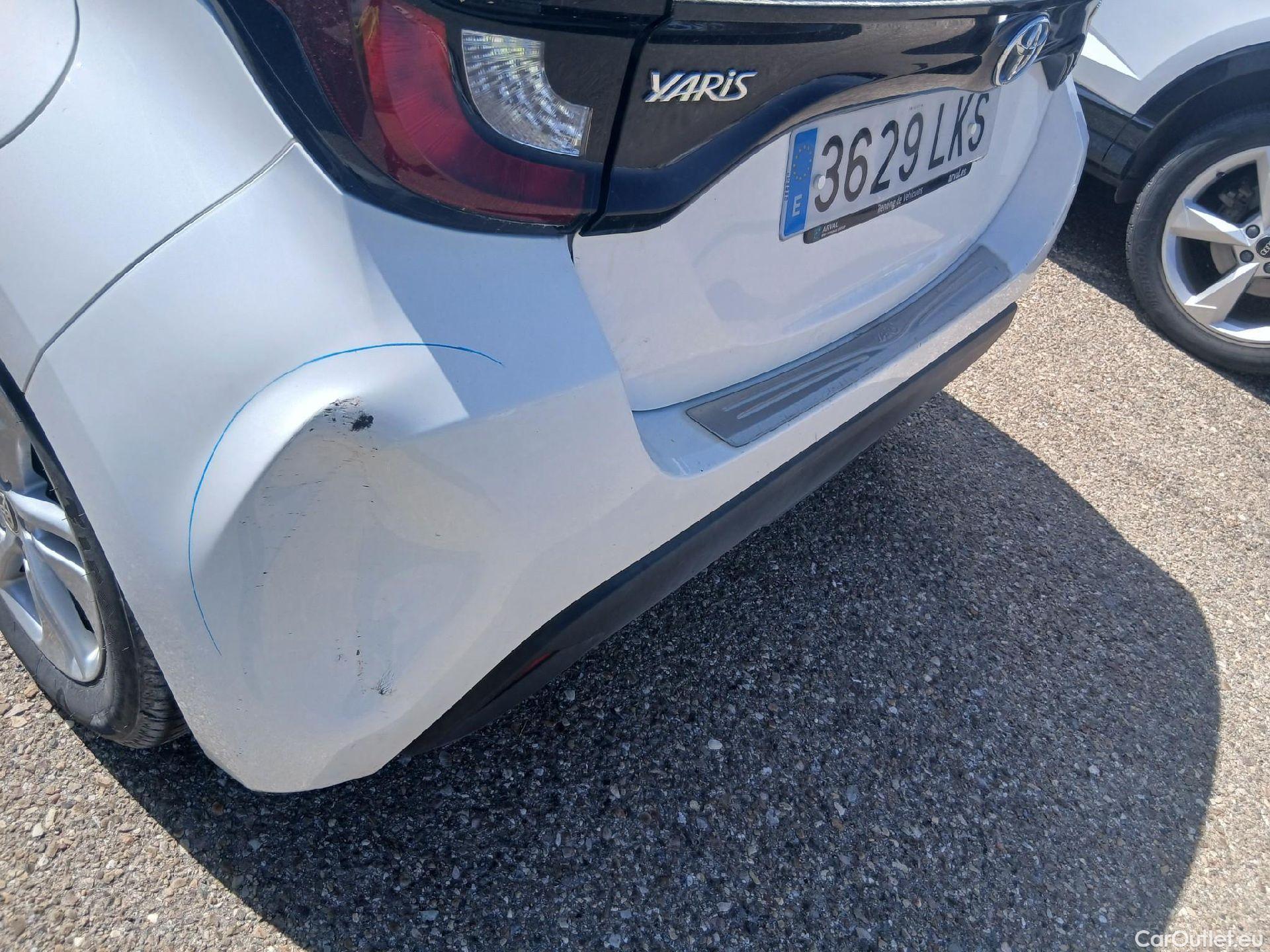  Toyota  Yaris TOYOTA  / 2017 / 5P / berlina con portón 1.5 100H Active #30