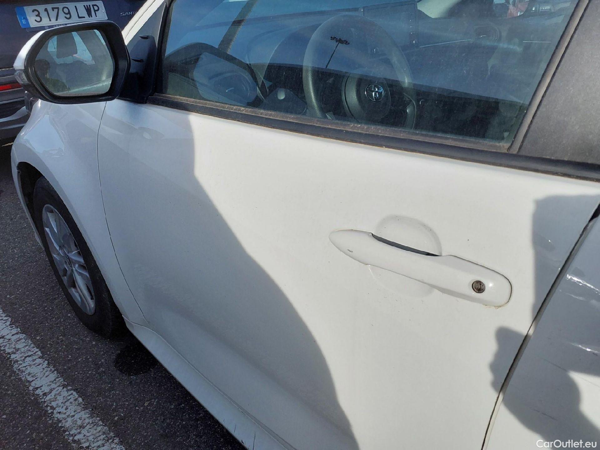  Toyota  Yaris TOYOTA  / 2020 / 5P / berlina con portón 1.5 120H Business Plus #8