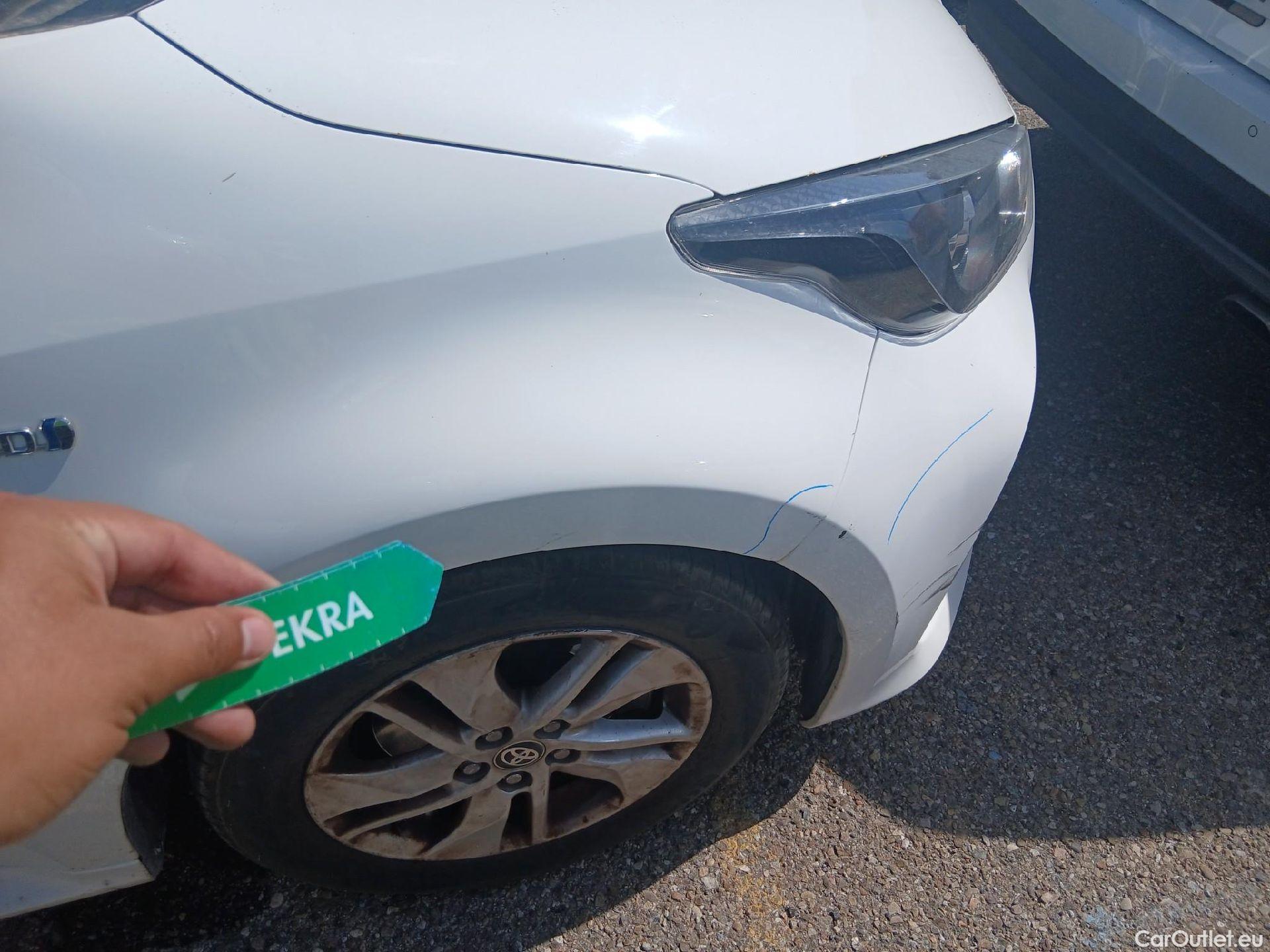  Toyota  Yaris TOYOTA  / 2017 / 5P / berlina con portón 1.5 100H Active #47