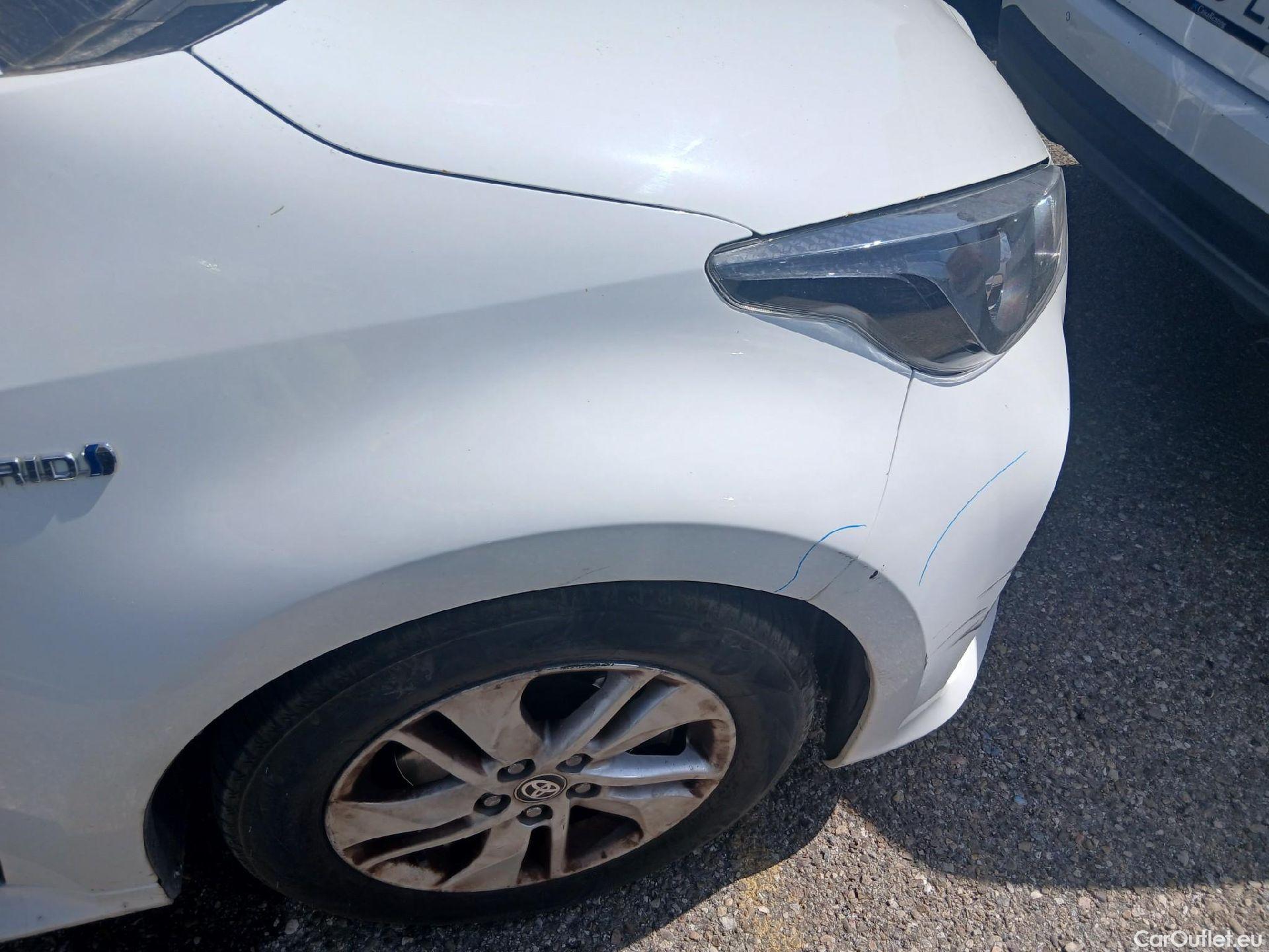  Toyota  Yaris TOYOTA  / 2017 / 5P / berlina con portón 1.5 100H Active #48
