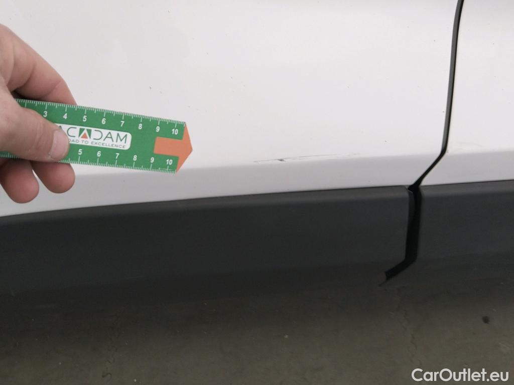  Toyota  RAV4 TOYOTA  / 2018 / 5P / todoterreno 2.5l 220H Advance #8
