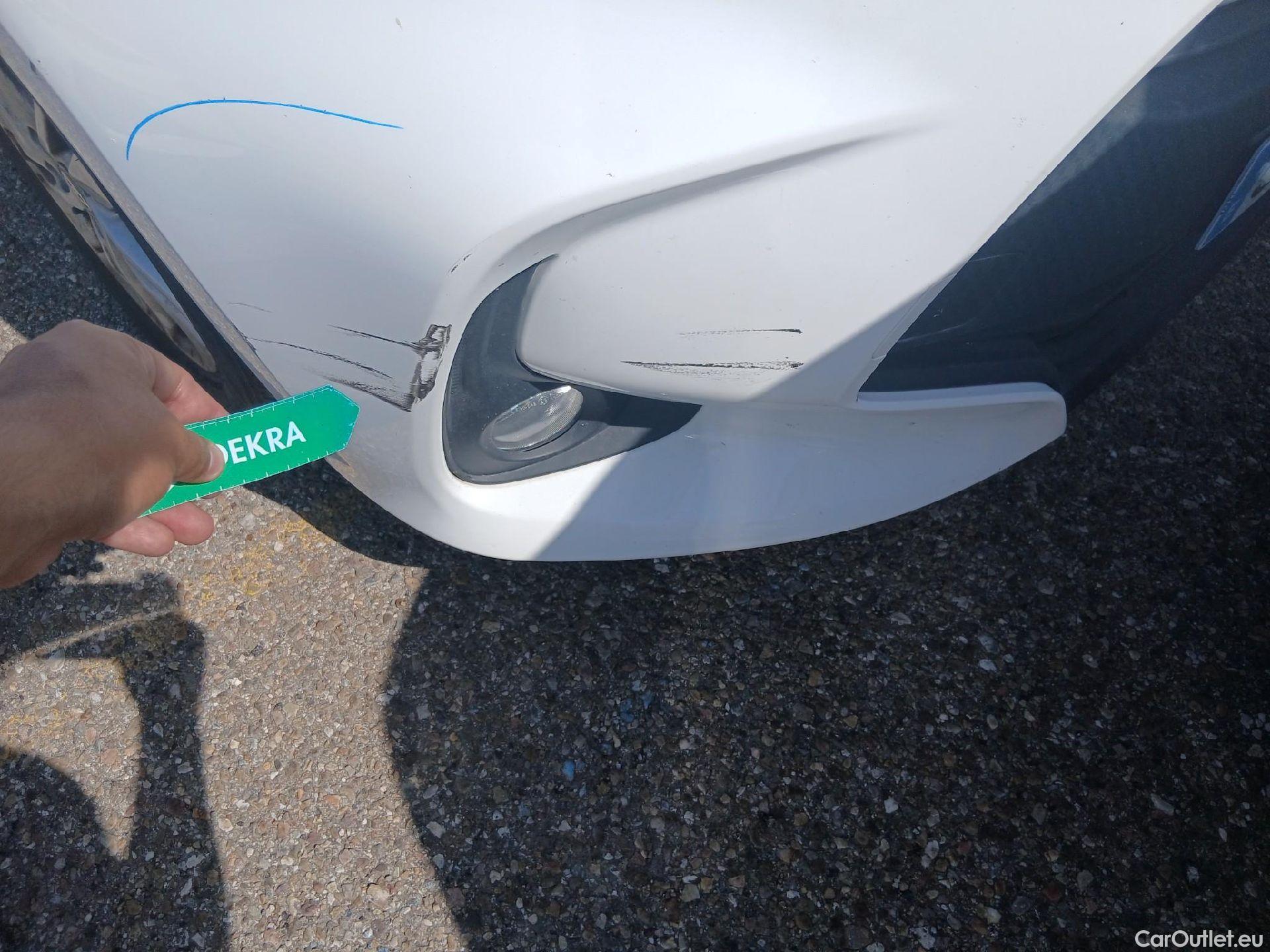  Toyota  Yaris TOYOTA  / 2017 / 5P / berlina con portón 1.5 100H Active #8