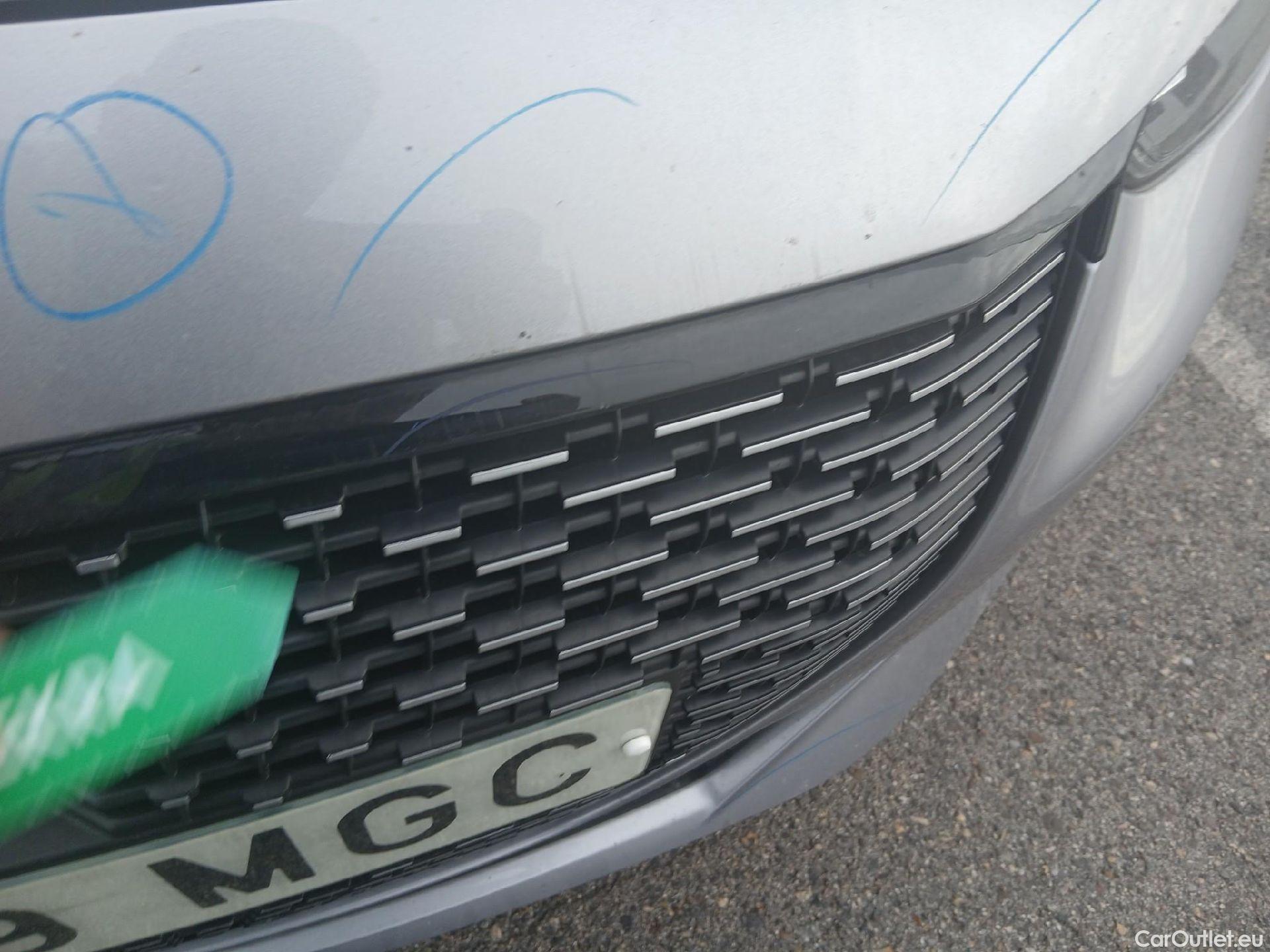  Peugeot  208 PEUGEOT e- / 2019 / 5P / berlina con portón Eléctrico Active Pack (AC2) #9