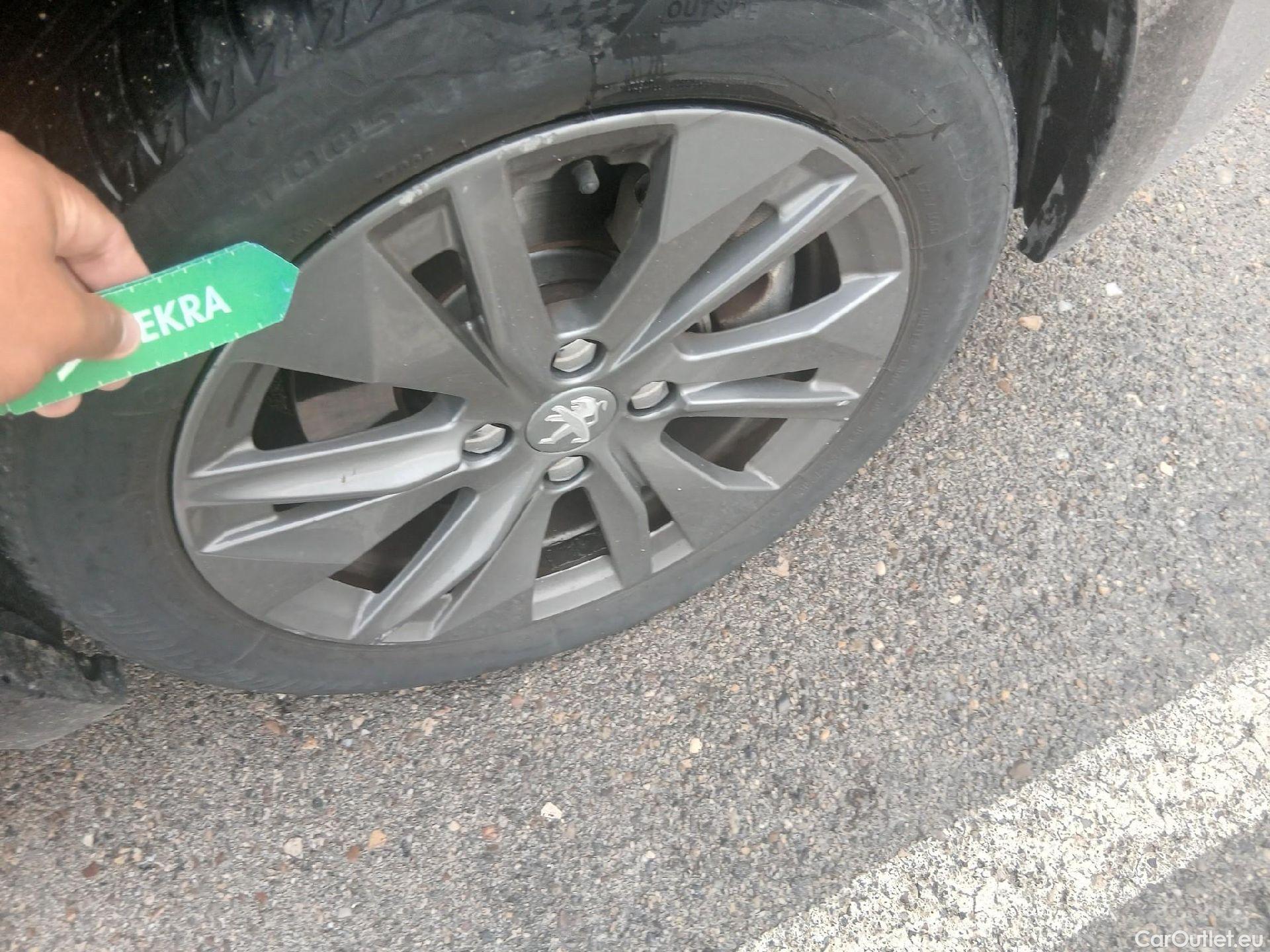  Peugeot  208 PEUGEOT e- / 2019 / 5P / berlina con portón Eléctrico Active Pack (AC2) #18
