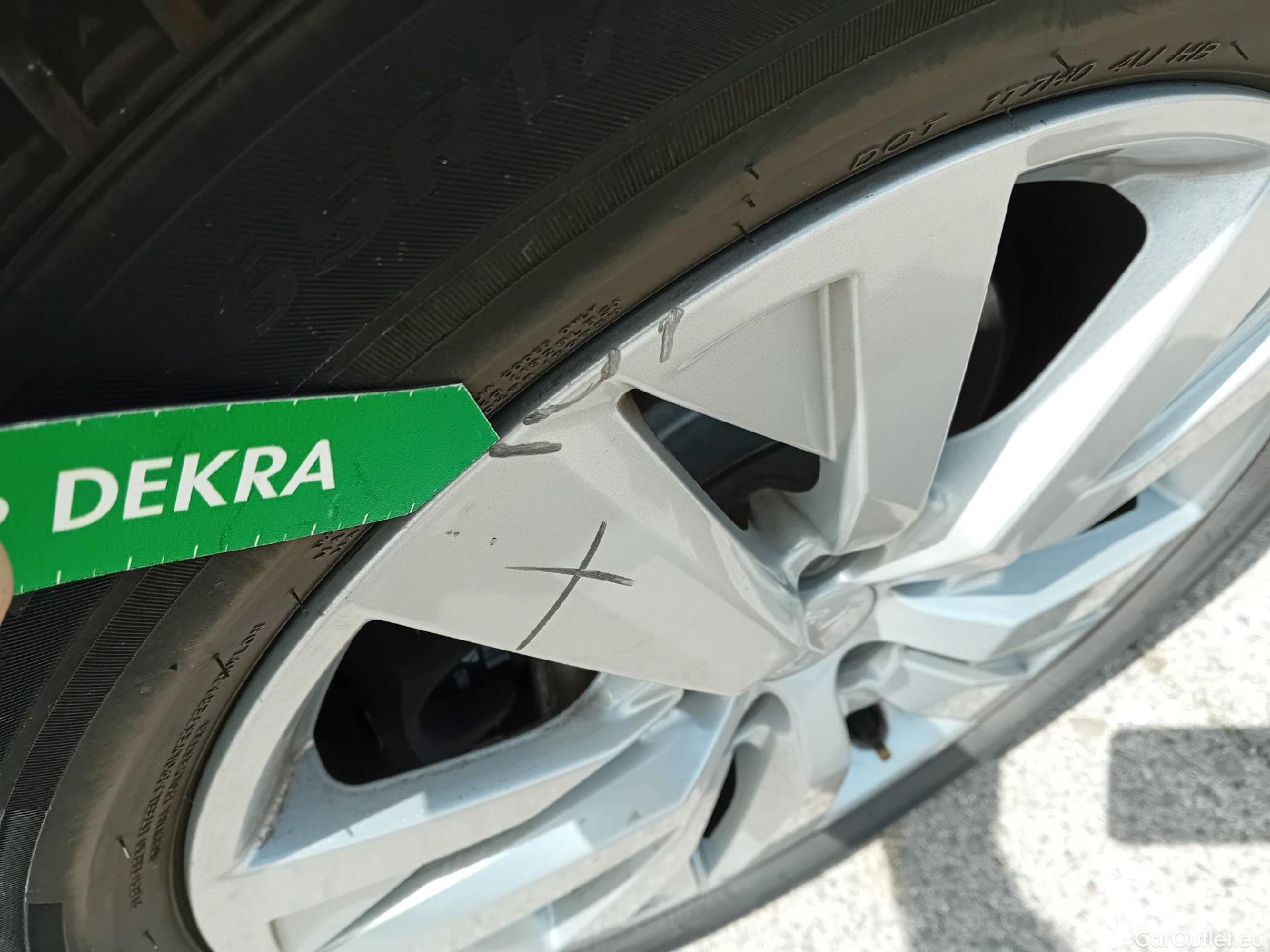  Peugeot  5008 PEUGEOT  / 2020 / 5P / todoterreno 1.2 PureTech 96KW S&S Active Pack EAT8 #18