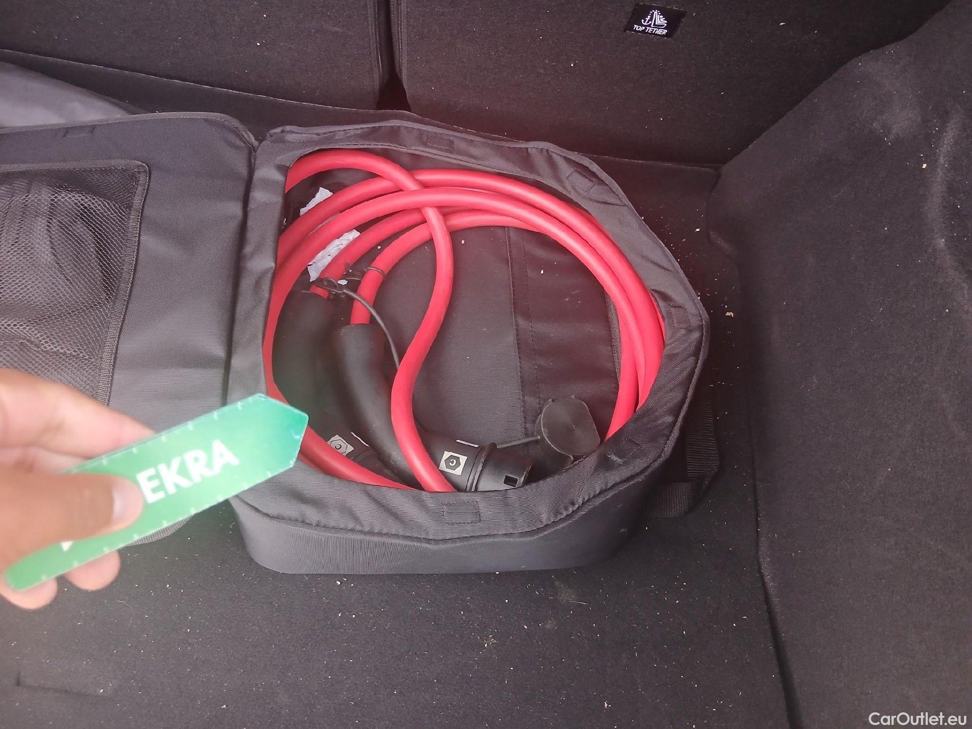  Peugeot  208 PEUGEOT e- / 2019 / 5P / berlina con portón Eléctrico Active Pack (AC2) #1