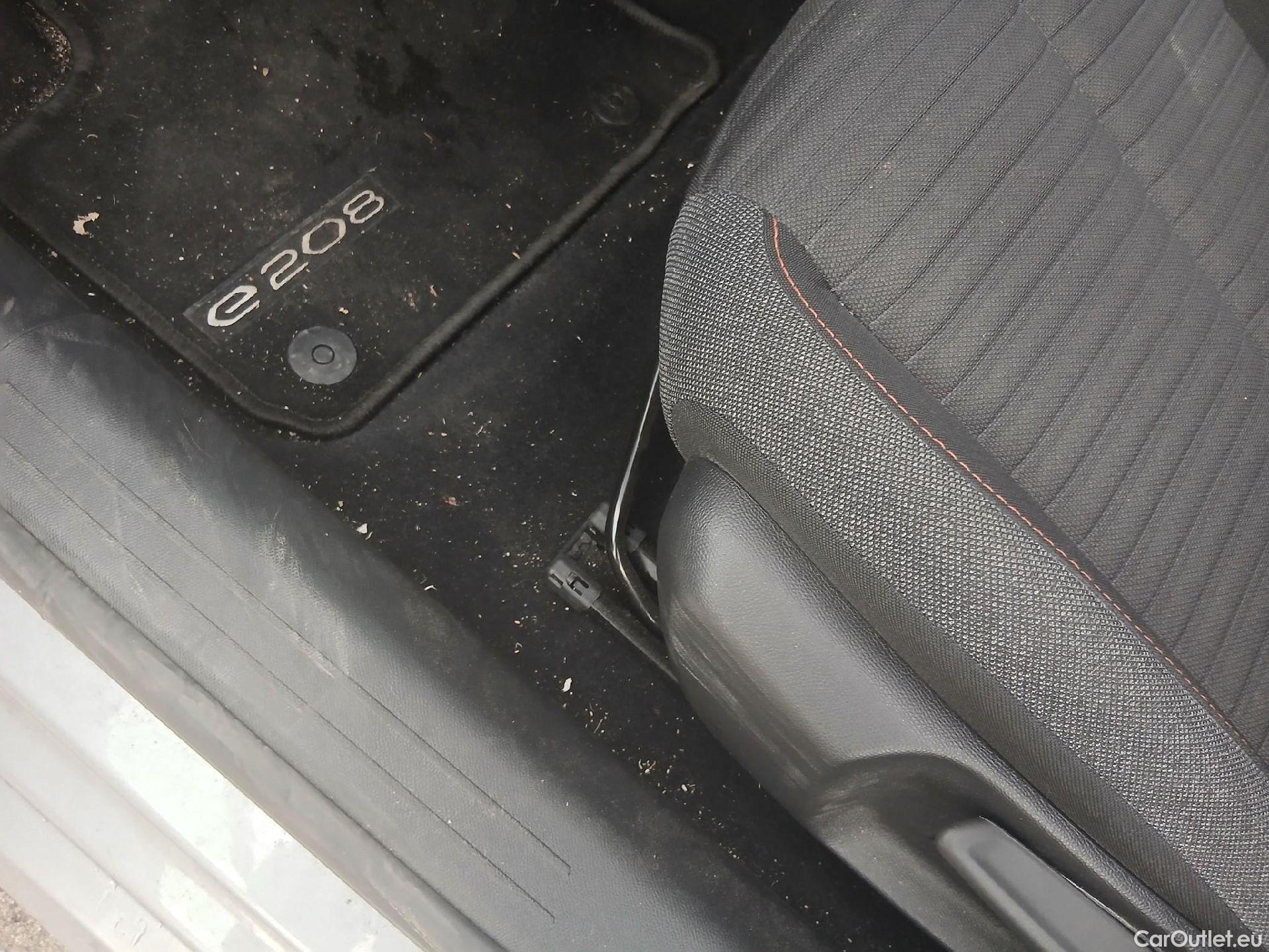  Peugeot  208 PEUGEOT e- / 2019 / 5P / berlina con portón Eléctrico Active Pack (AC2) #4