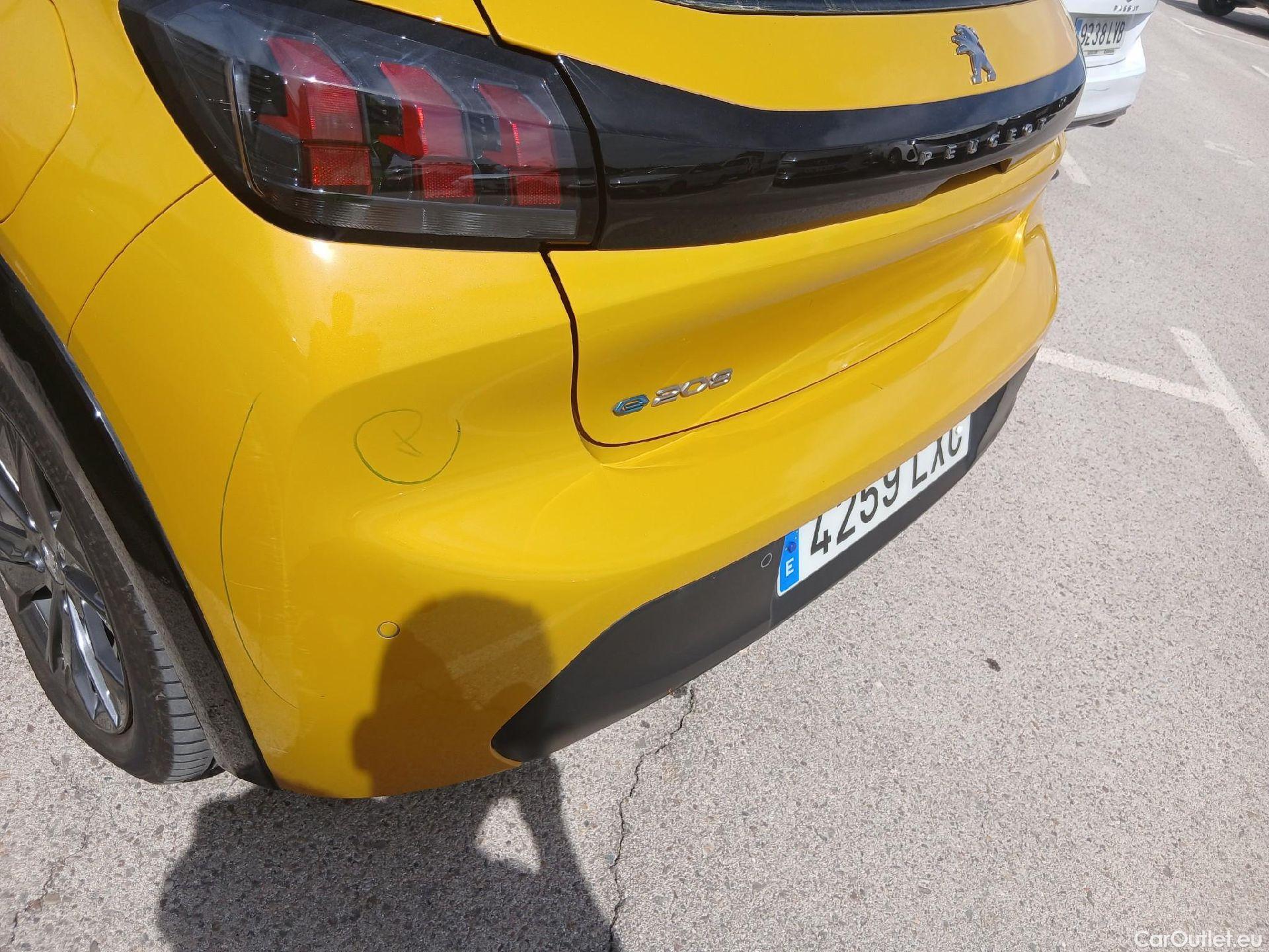 Peugeot  208 PEUGEOT e- / 2019 / 5P / berlina con portón Eléctrico Active Pack #24