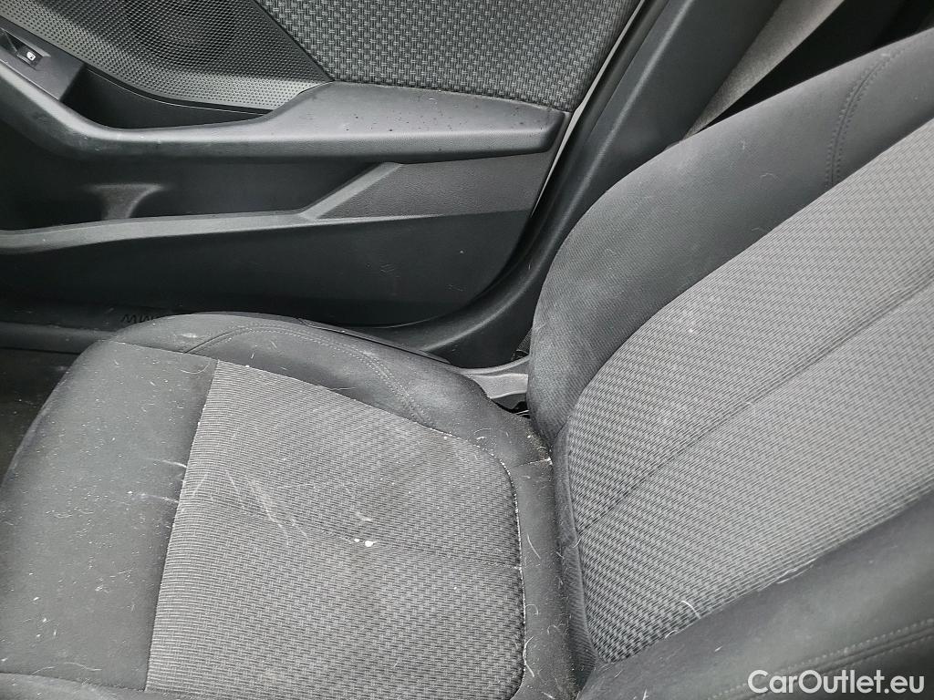  Bmw  Serie 1 BMW  / 2019 / 5P / berlina con portón 118i #7