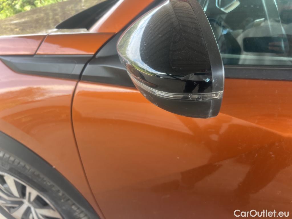  Peugeot  2008 PEUGEOT  / 2019 / 5P / todoterreno Active BlueHDI 81kW (110CV) #27