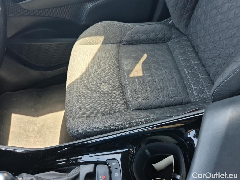  Toyota  C-HR TOYOTA  / 2019 / 5P / todoterreno 1.8 125H Advance #2