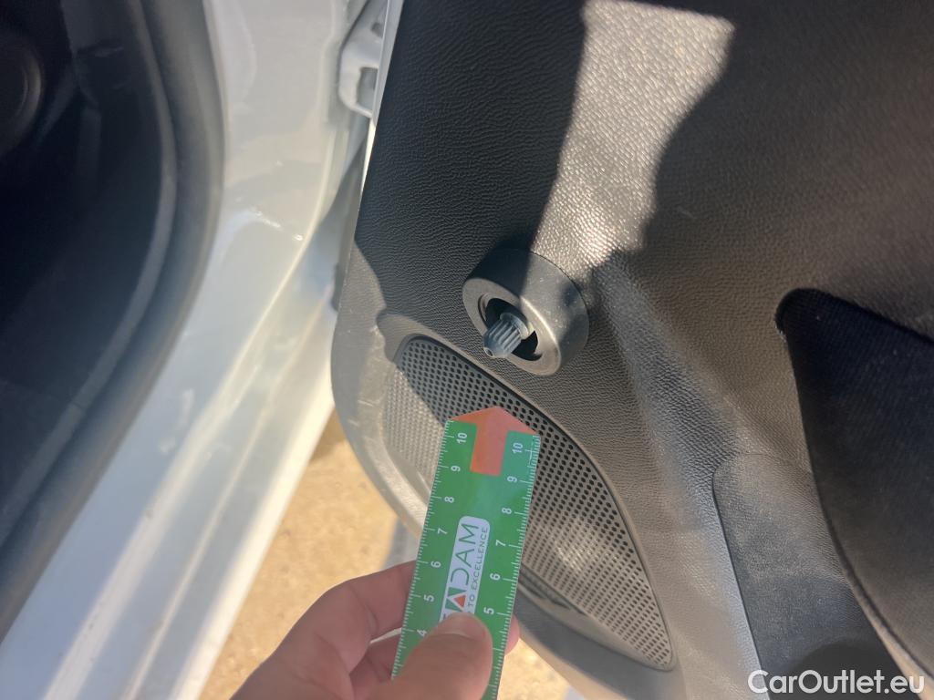  Peugeot  208 PEUGEOT  / 2019 / 5P / berlina con portón BlueHDi 73kW (100CV) Active #30