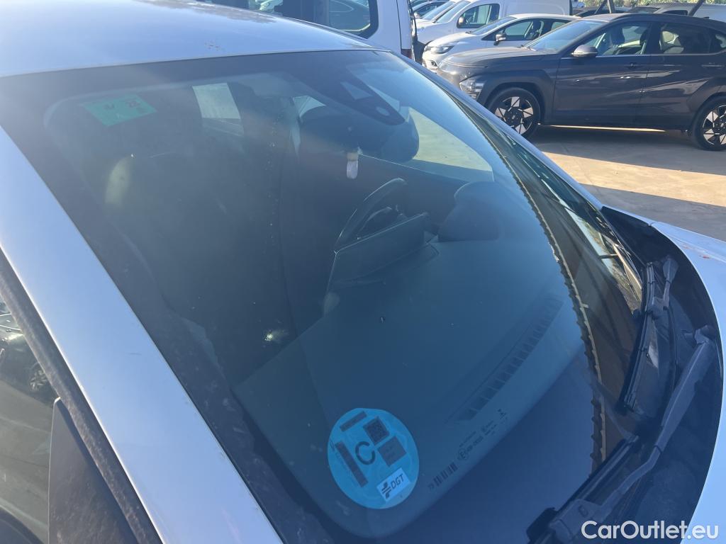  Peugeot  208 PEUGEOT  / 2019 / 5P / berlina con portón BlueHDi 73kW (100CV) Active #1