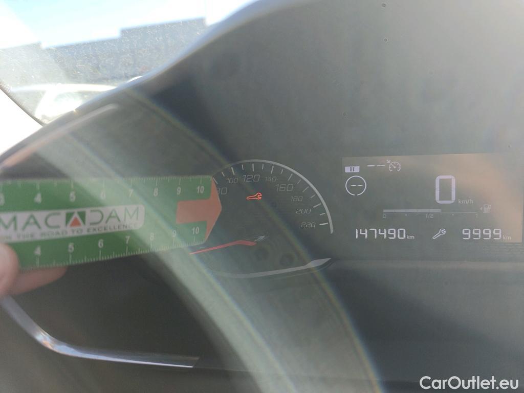  Peugeot  2008 PEUGEOT  / 2019 / 5P / todoterreno Active BlueHDI 81kW (110CV) #39