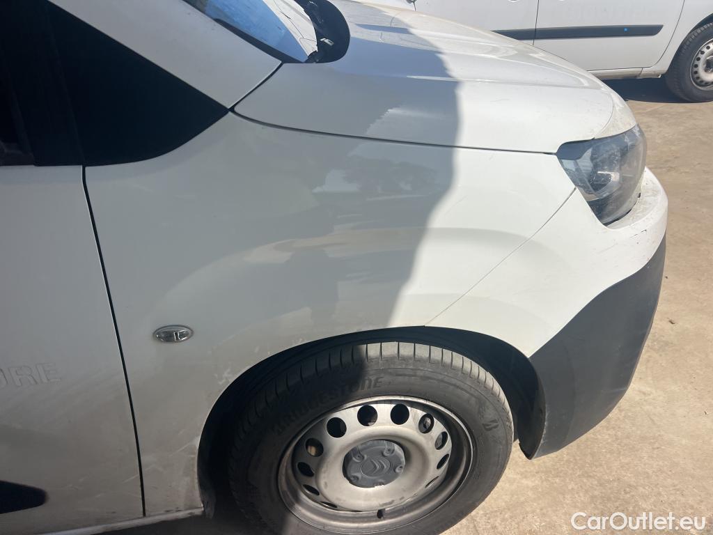  Citroen  Berlingo CITROEN  / 2018 / 4P / furgón derivado de turismo Talla XL BlueHDi 100 CONTROL #17