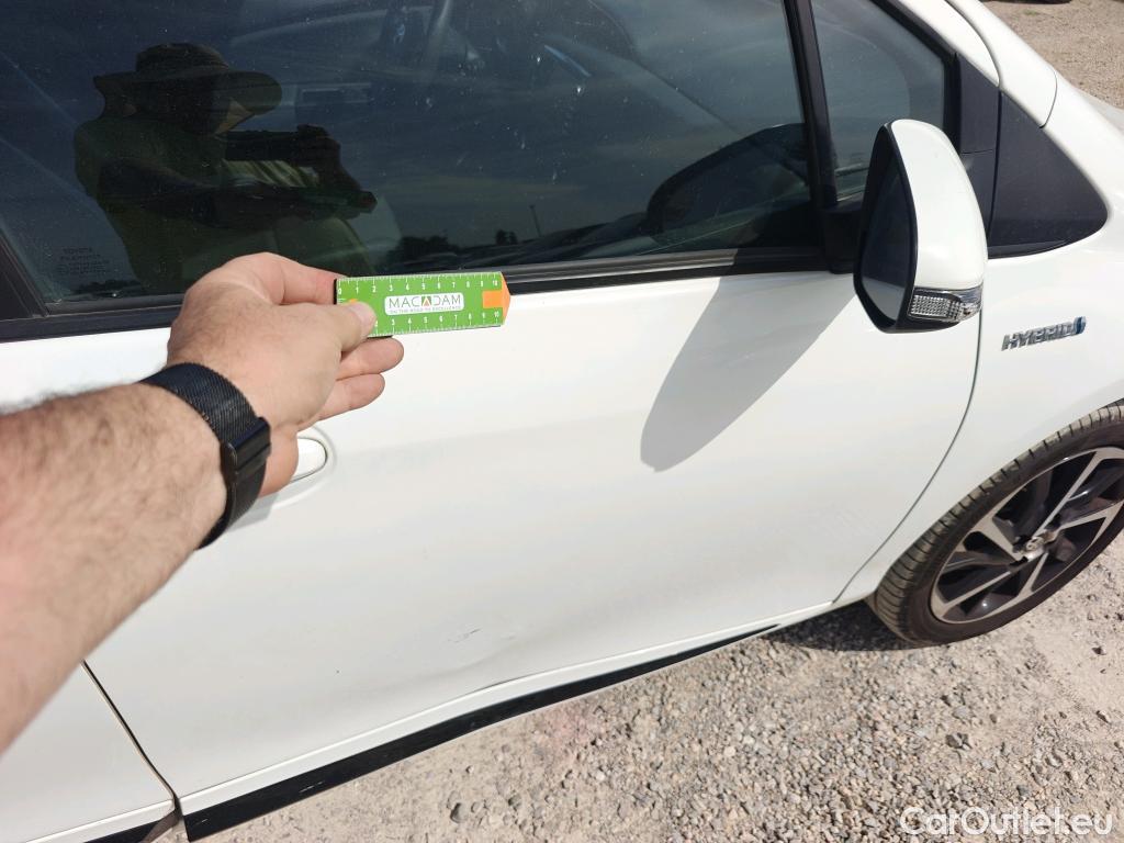  Toyota  Yaris TOYOTA  / 2017 / 5P / berlina con portón 1.5 Hybrid Advance #1