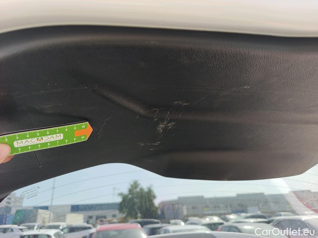  Toyota  Yaris TOYOTA  / 2017 / 5P / berlina con portón 1.5 Hybrid Advance #11