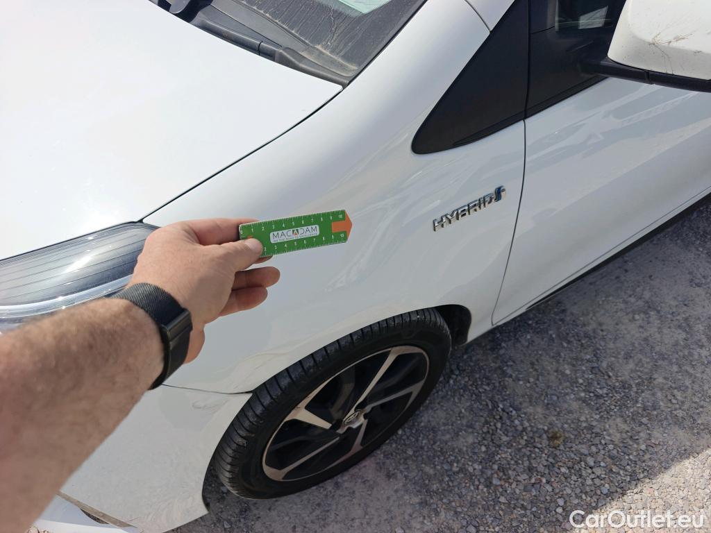  Toyota  Yaris TOYOTA  / 2017 / 5P / berlina con portón 1.5 Hybrid Advance #3