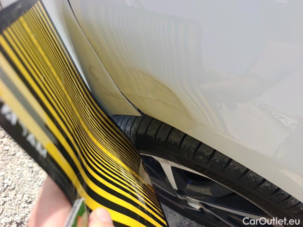 Toyota  Yaris TOYOTA  / 2017 / 5P / berlina con portón 1.5 Hybrid Advance #4