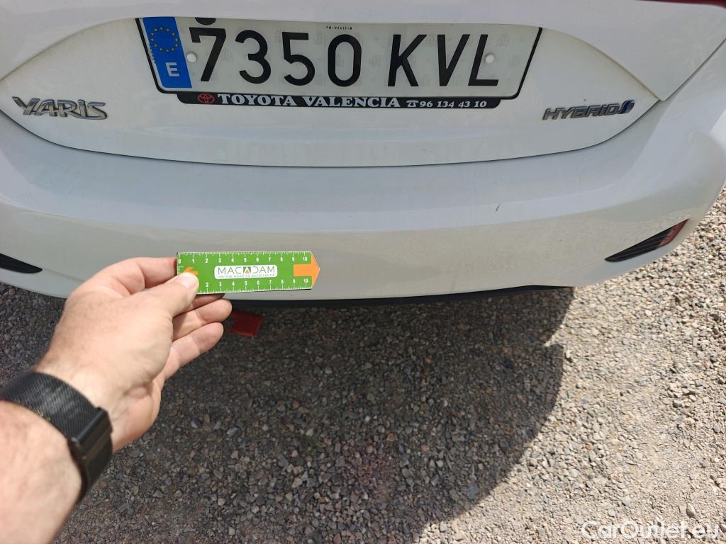  Toyota  Yaris TOYOTA  / 2017 / 5P / berlina con portón 1.5 Hybrid Advance #21