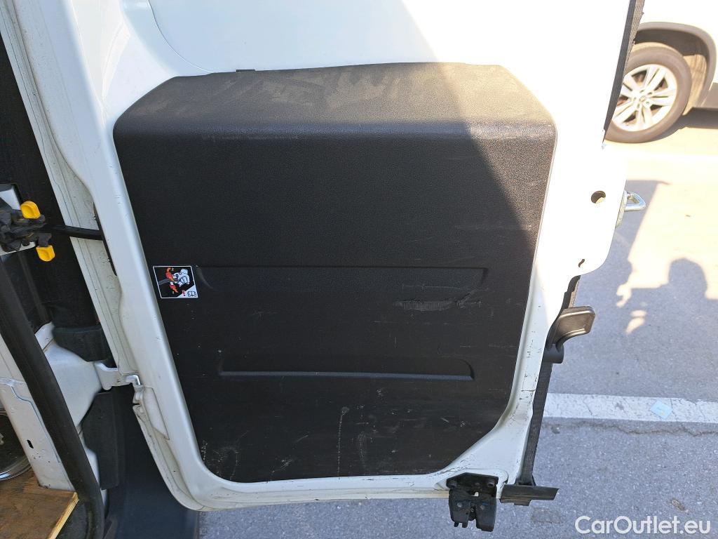  Fiat  Doblo FIAT Doblò Cargo/2015/3P/furgón derivado de turismo Cargo Base 1.6 Mjet 66kW (90CV) #17