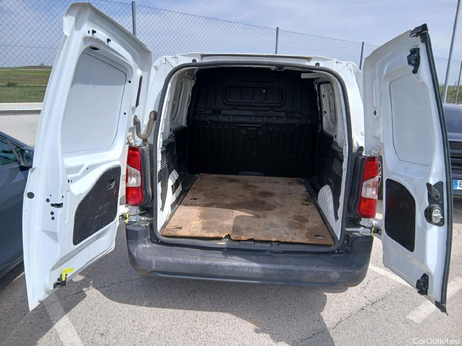  Peugeot  Partner PEUGEOT  / 2018 / 4P / furgón derivado de turismo Premium Standard 600kg BlueHDi 73kW (AC) #37