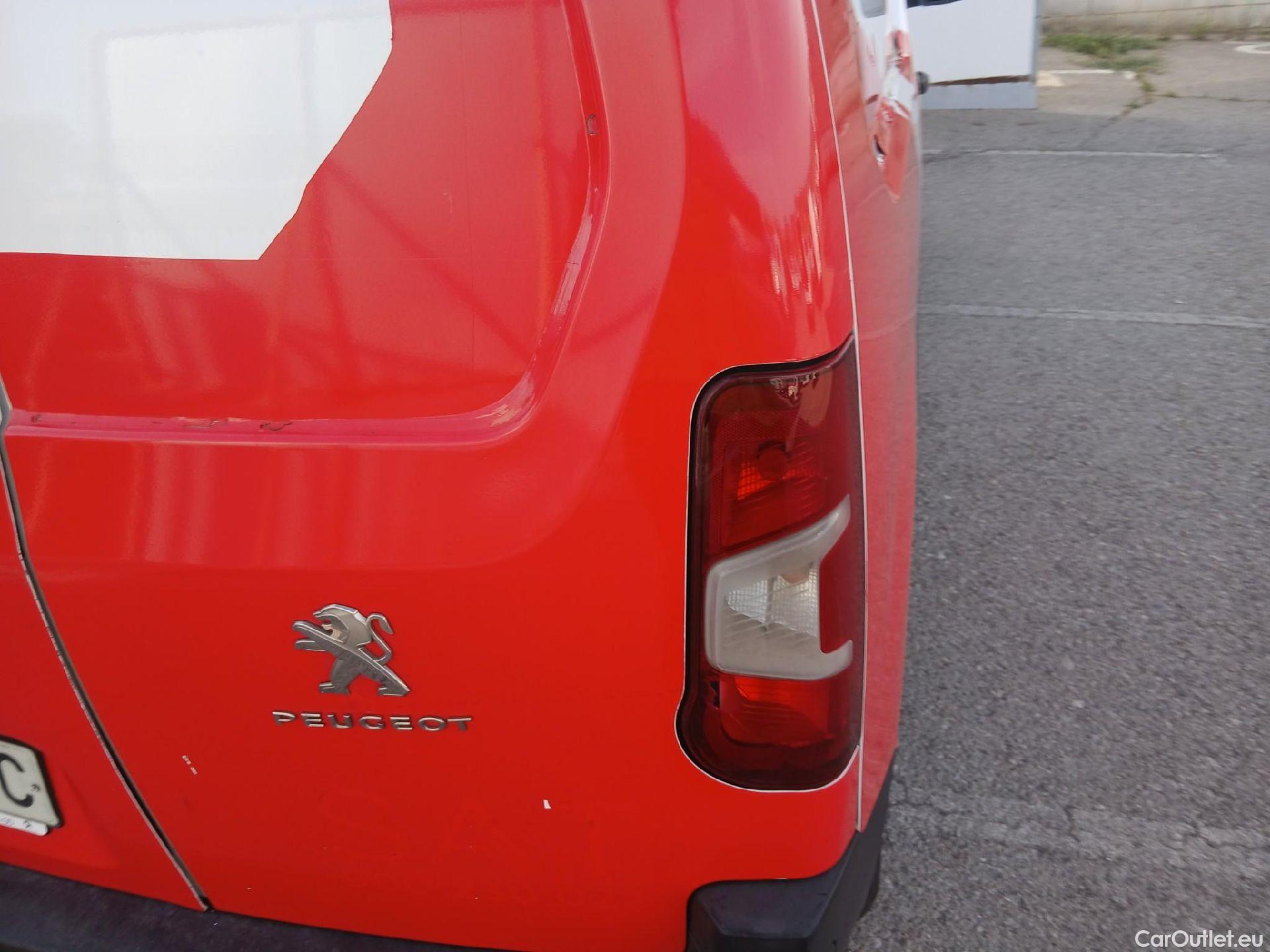  Peugeot  Partner PEUGEOT  / 2018 / 3P / furgón derivado de turismo Pro Standard 600kg BlueHDi 73kW #17