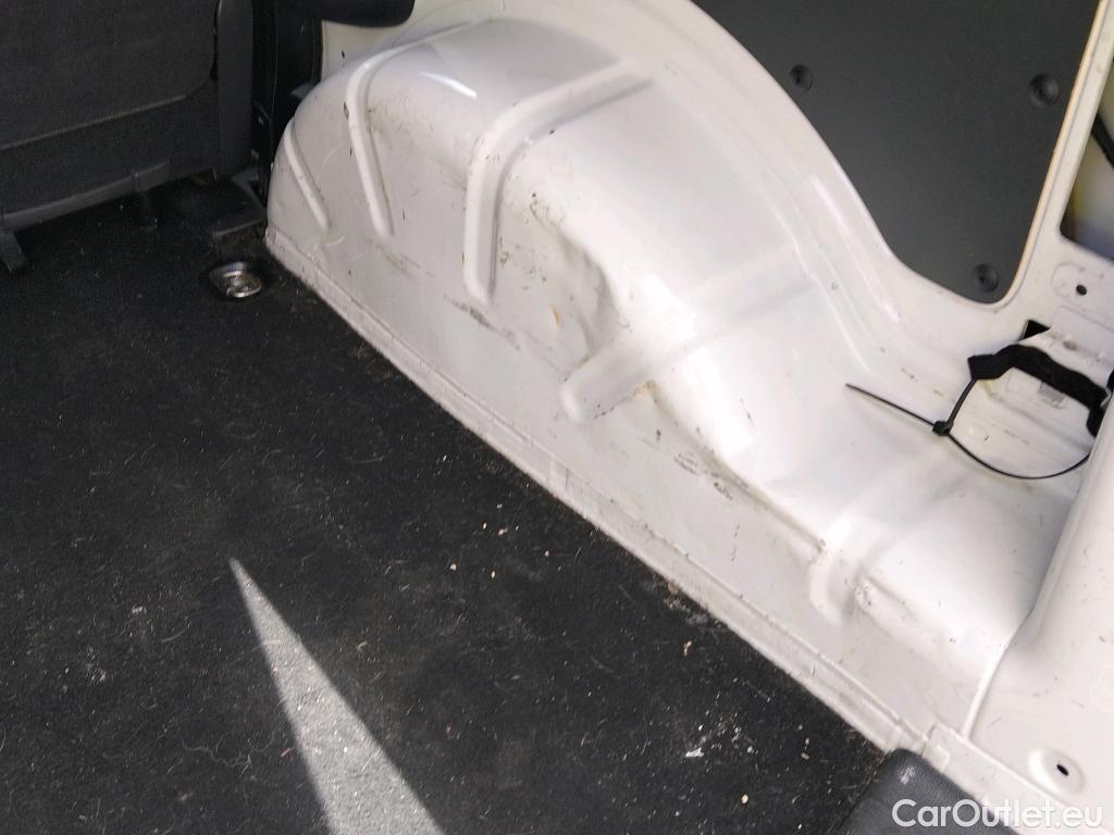  Volkswagen  Caddy VOLKSWAGEN  / 2015 / 4P / combi Profesional Kombi 2.0 TDI 55kW BMT #6
