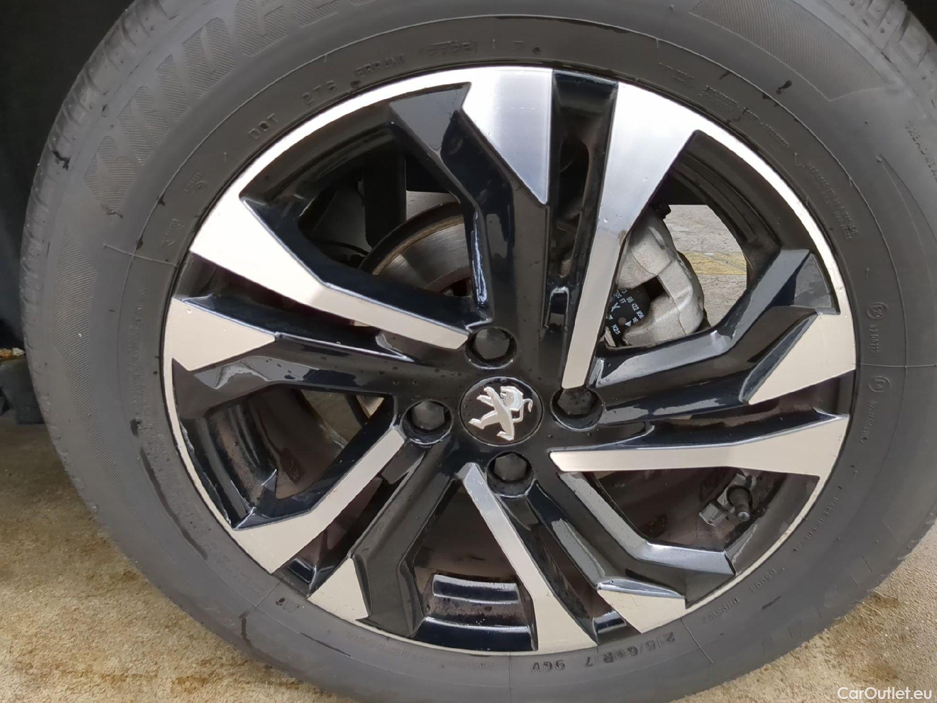  Peugeot  2008  Allure 1.5 HDi 130CV BVA8 E6d #1