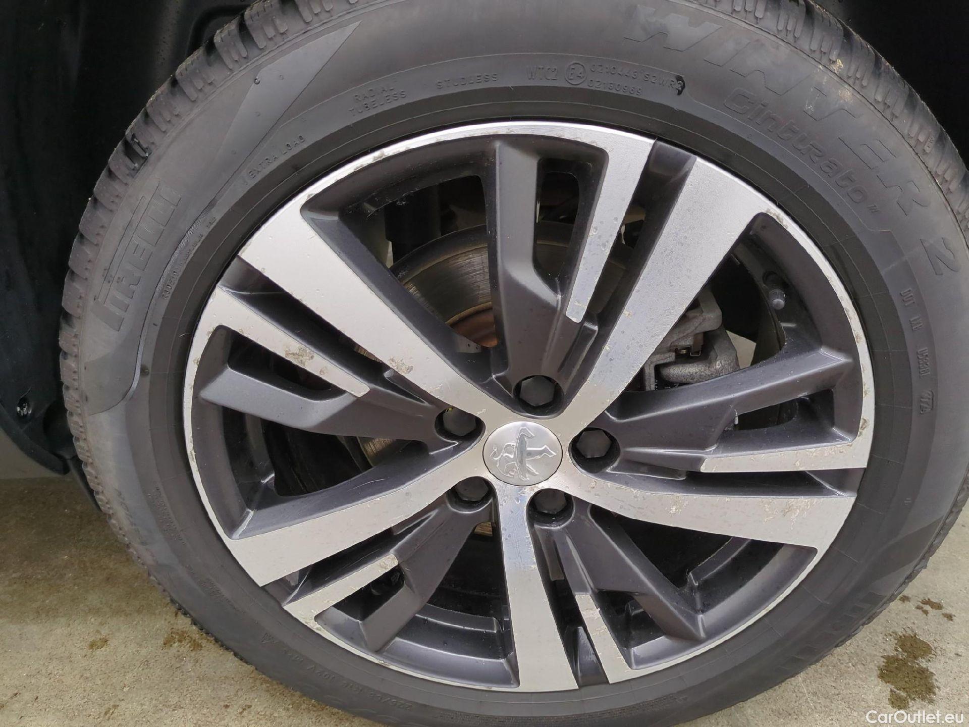 Peugeot  5008  Allure Pack 1.5 HDi 130CV BVA8 7 Sieges E6d #18