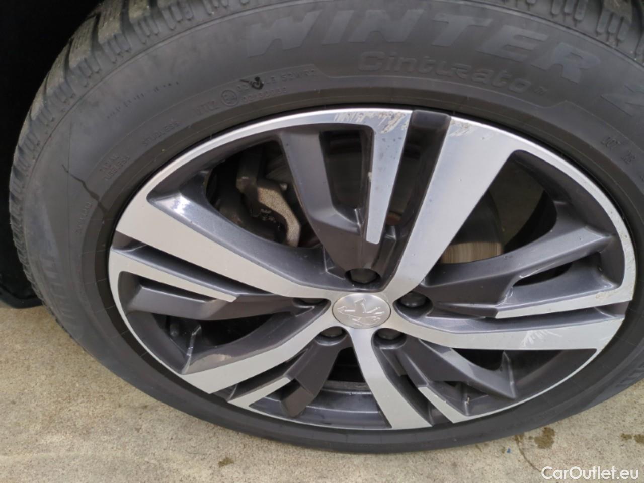  Peugeot  5008  Allure Pack 1.5 HDi 130CV BVA8 7 Sieges E6d #8