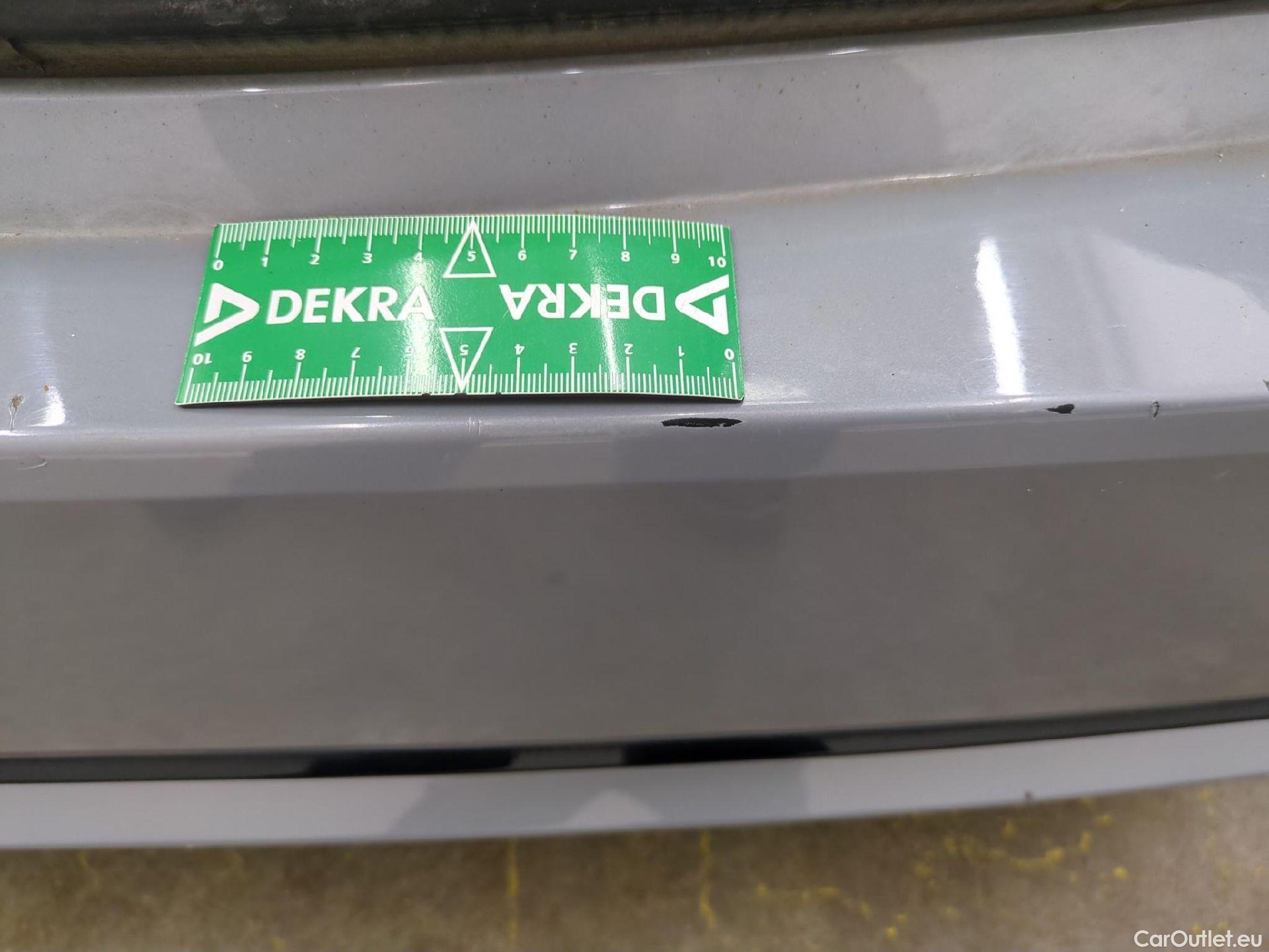  Toyota  Corolla TOYOTA  Touring Sports / 2018 / 5P / Break Hybride 122h Dynamic Business Stage Acad #24