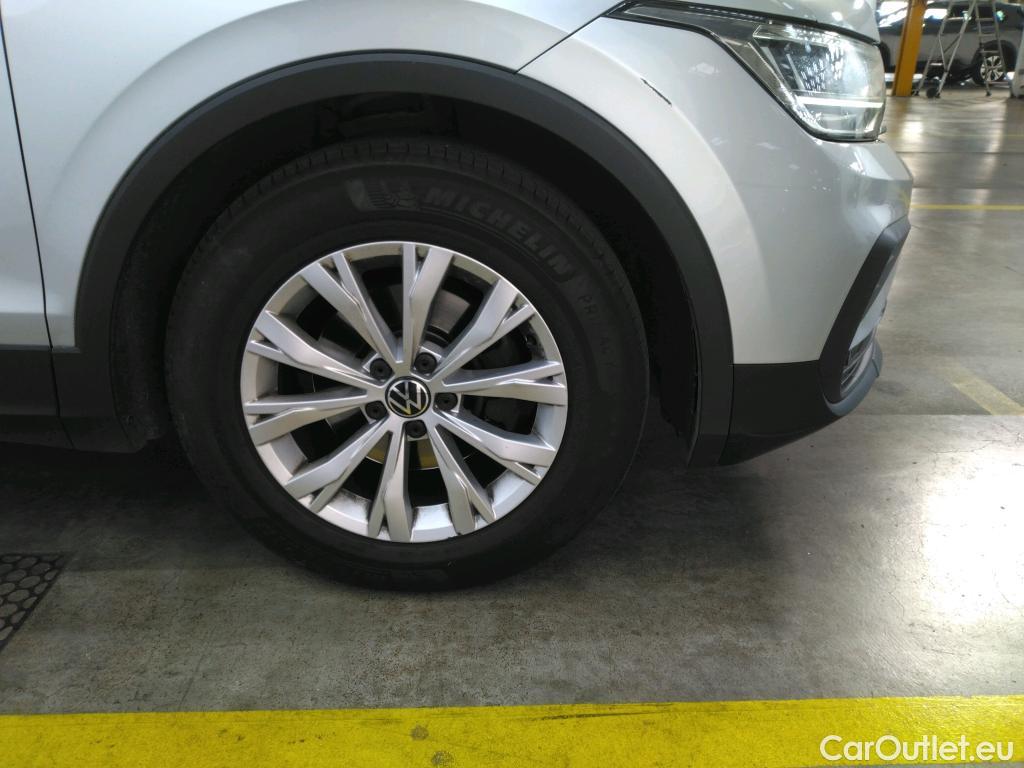  Volkswagen  Tiguan VOLKSWAGEN  / 2020 / 5P / SUV 2.0 TDI 150 DSG7 Life Business #27