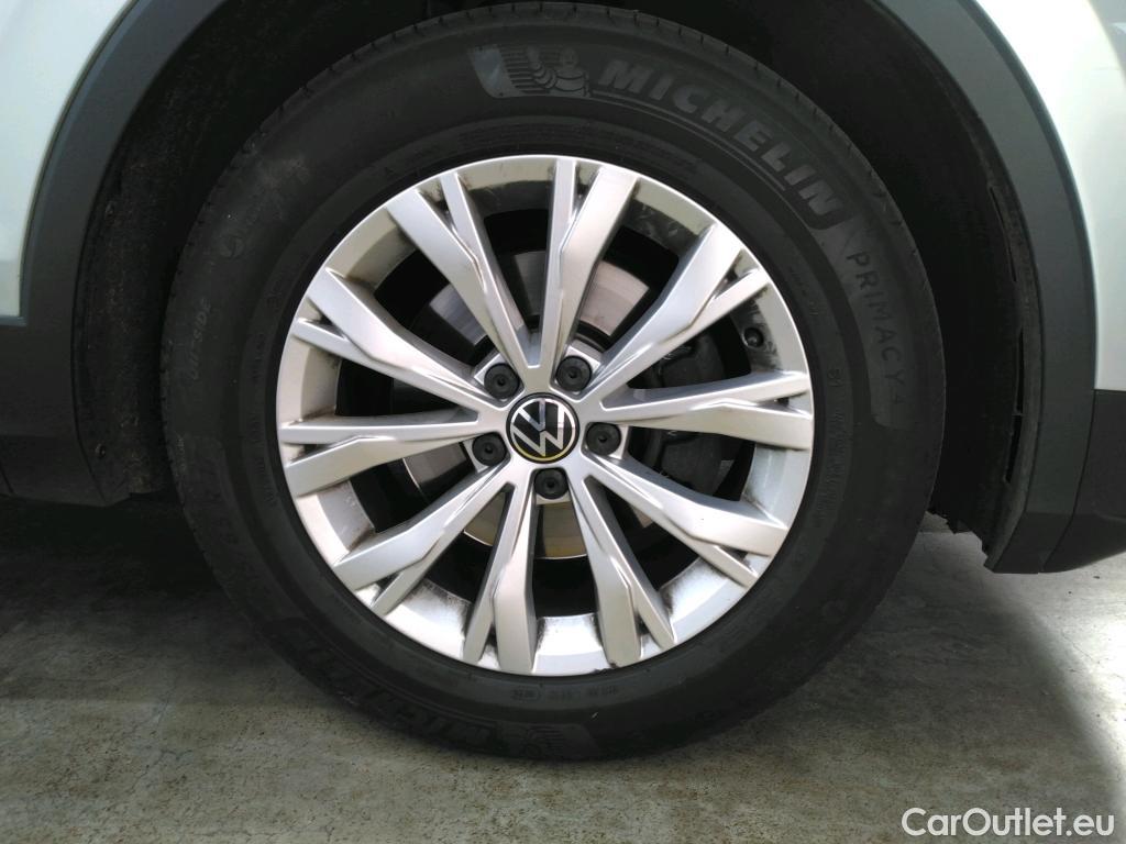  Volkswagen  Tiguan VOLKSWAGEN  / 2020 / 5P / SUV 2.0 TDI 150 DSG7 Life Business #28
