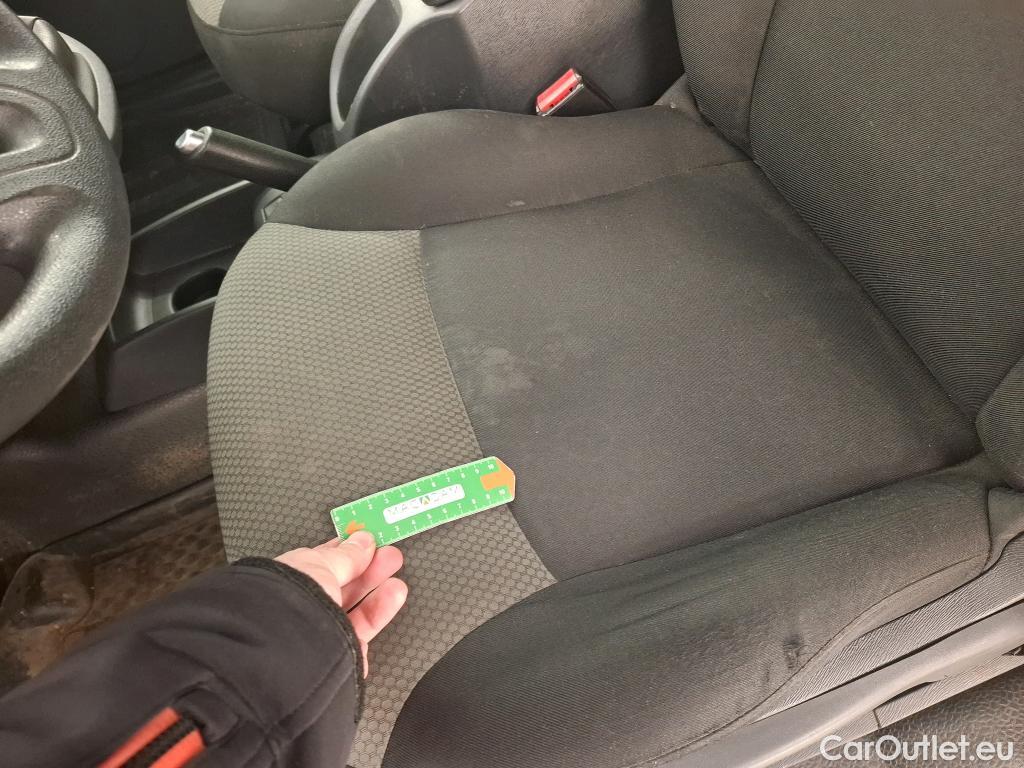  Renault  Kangoo RENAULT  Express / 2013 / 4P / Fourgonnette Extra R-Link dCi 75 #36