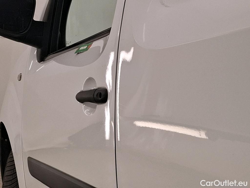  Renault  Kangoo RENAULT  Express / 2013 / 4P / Fourgonnette Extra R-Link dCi 75 #21