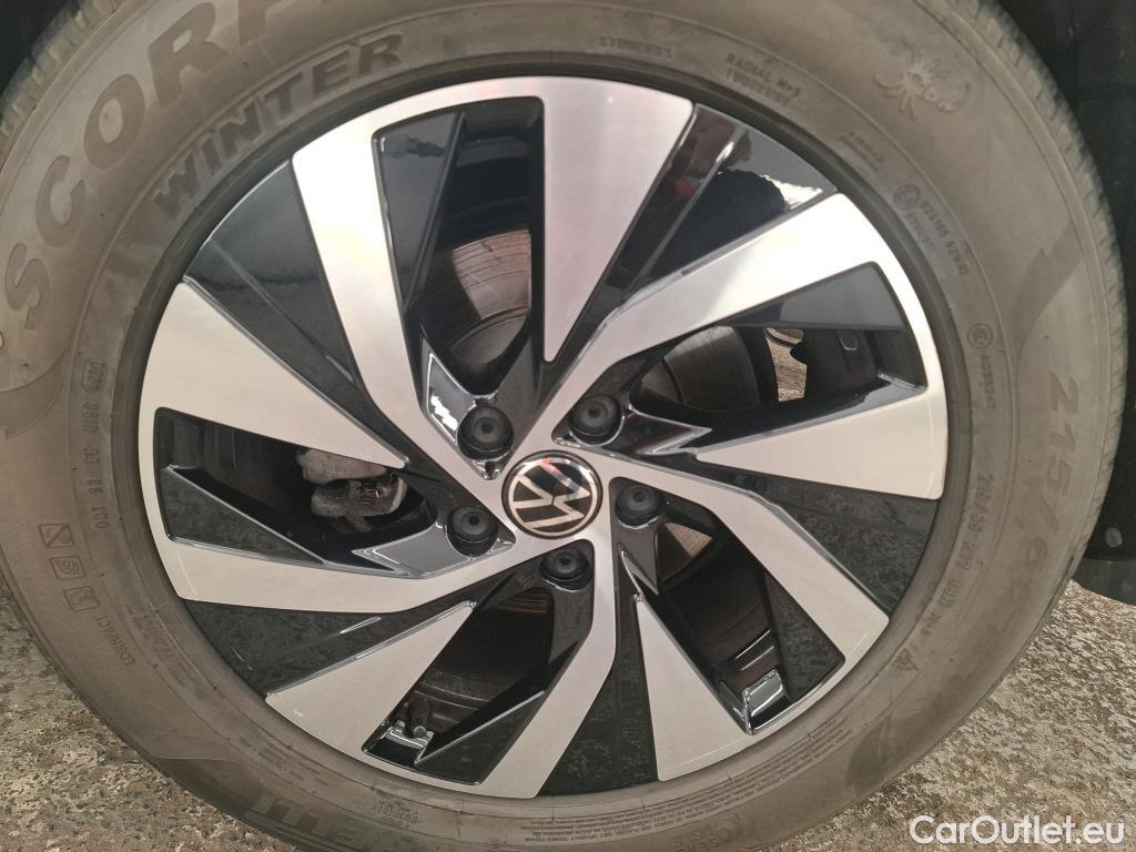  Volkswagen  Tiguan VOLKSWAGEN  / 2023 / 5P / SUV 1.5 eTSI 130 DSG7 VW EDITION(SP) #11