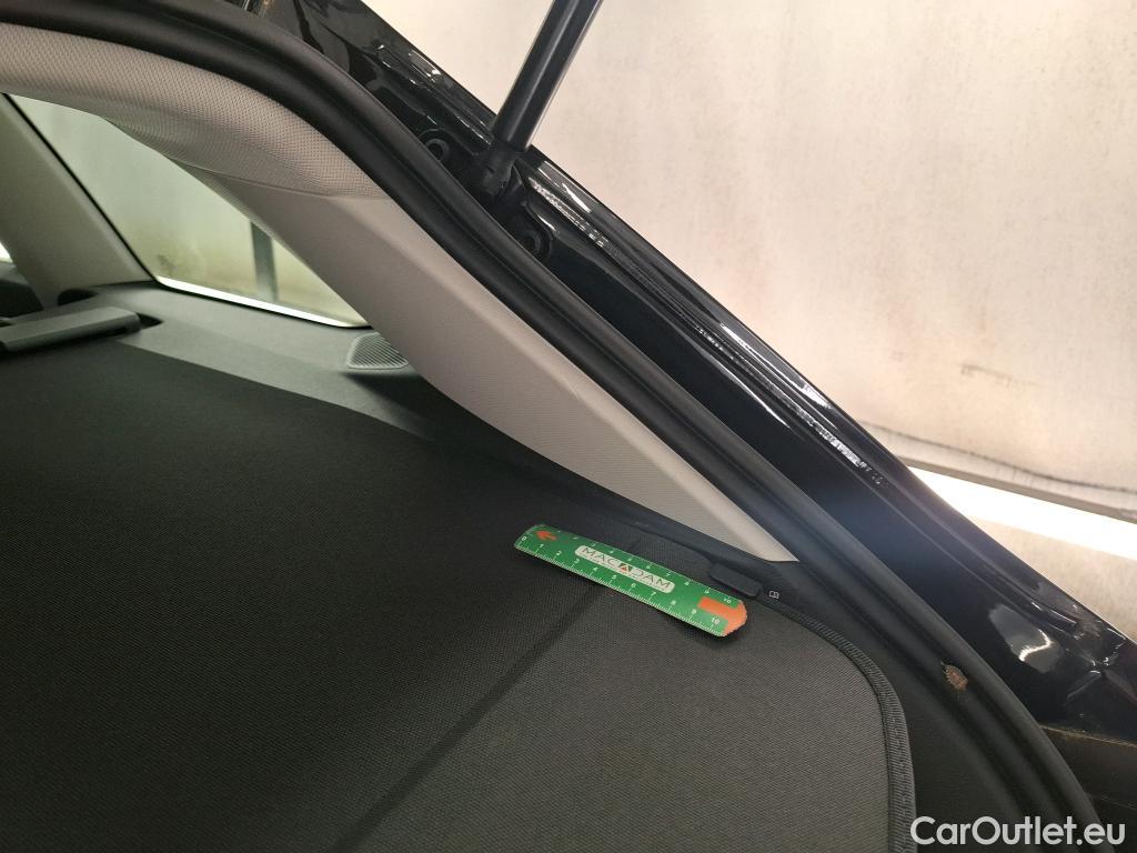  Volkswagen  Passat  Variant 1.5 eTSI 110 kW Life Plus TSI 150CV BVA7 6E #16
