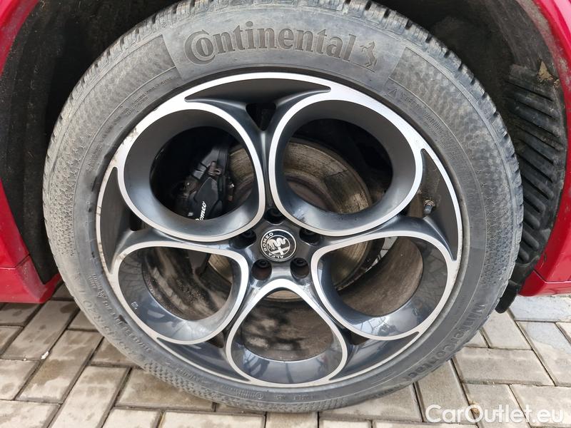  Alfa Romeo   STELVIO Stelvio (630)  2016->)2.0GME 280Veloce AWD AT #3