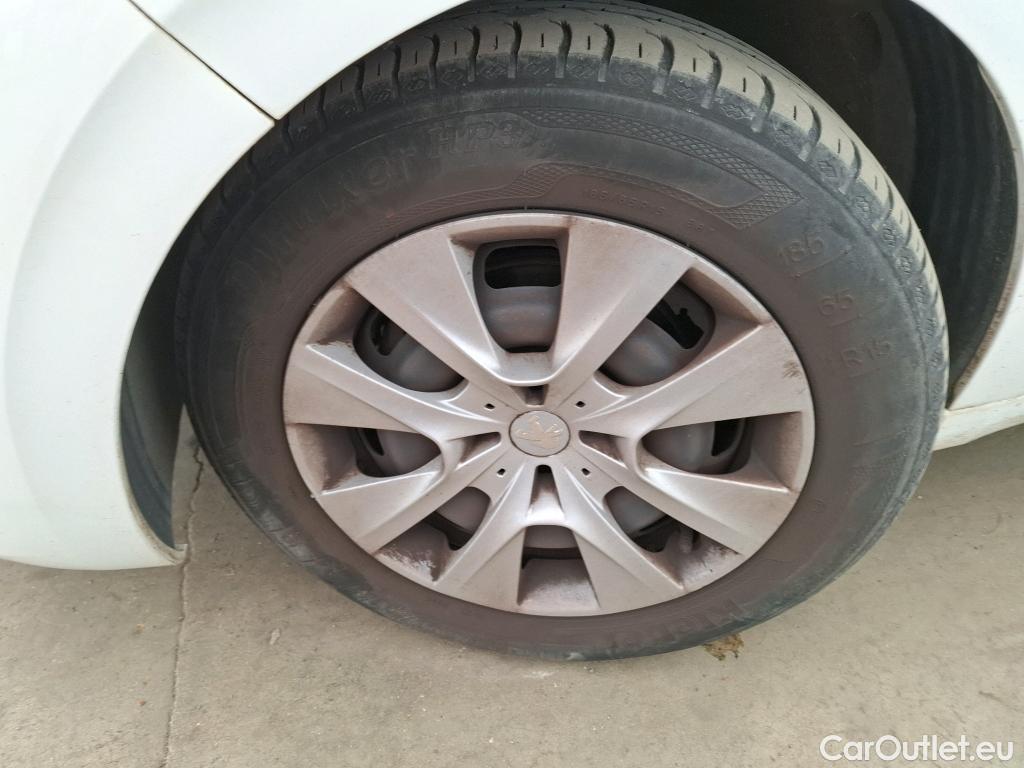  Peugeot  208  Affaire Premium 1.6 HDi 75CV BVM5 E6 #10