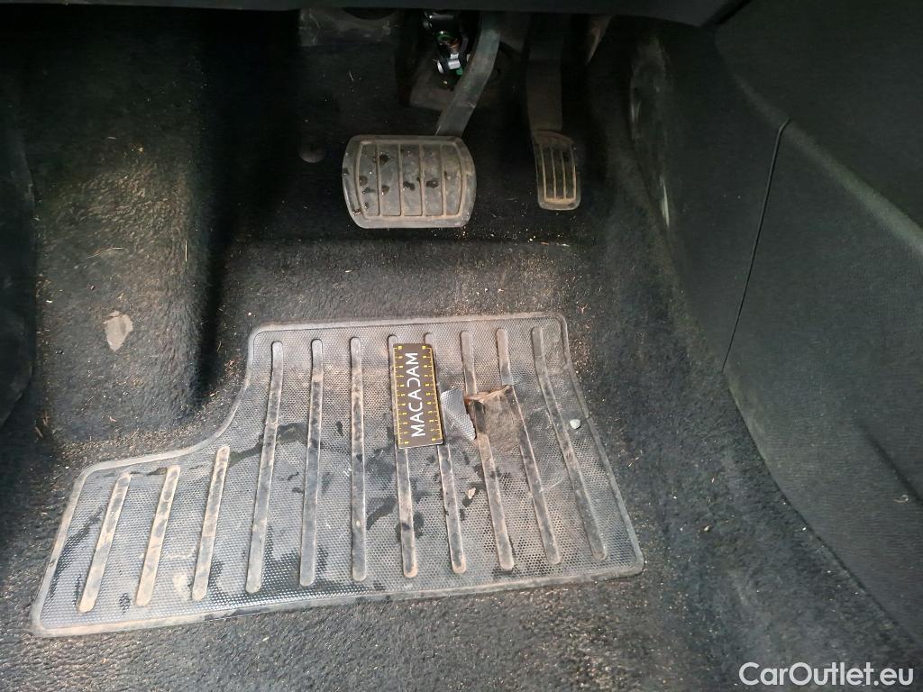  Citroen  C4 CITROEN  X / 2022 / 4P / Berline PureTech 130 S&S EAT8 Feel Pack #4