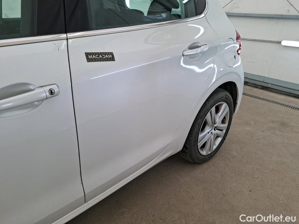  Peugeot  208  Allure Business 1.2 PureTech 110CV BVM5 E6 #1