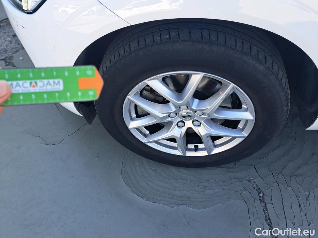  Volvo  XC60 VOLVO  / 2017 / 5P / todoterreno 2.0 T8 AWD Momentum Auto #7