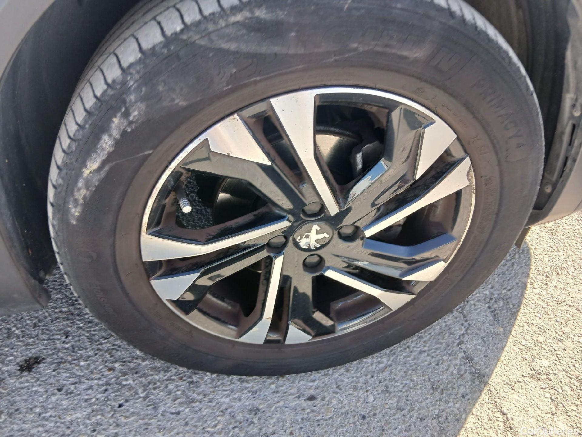 Peugeot  2008 PEUGEOT  / 2019 / 5P / todoterreno Allure Pack Puretech 130 S&S EAT8 (AC) #25