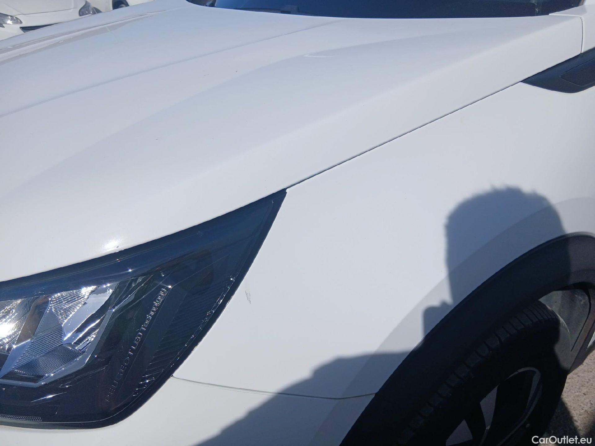  Peugeot  2008 PEUGEOT  / 2019 / 5P / todoterreno Allure Pack Puretech 130 S&S EAT8 (AC) #10