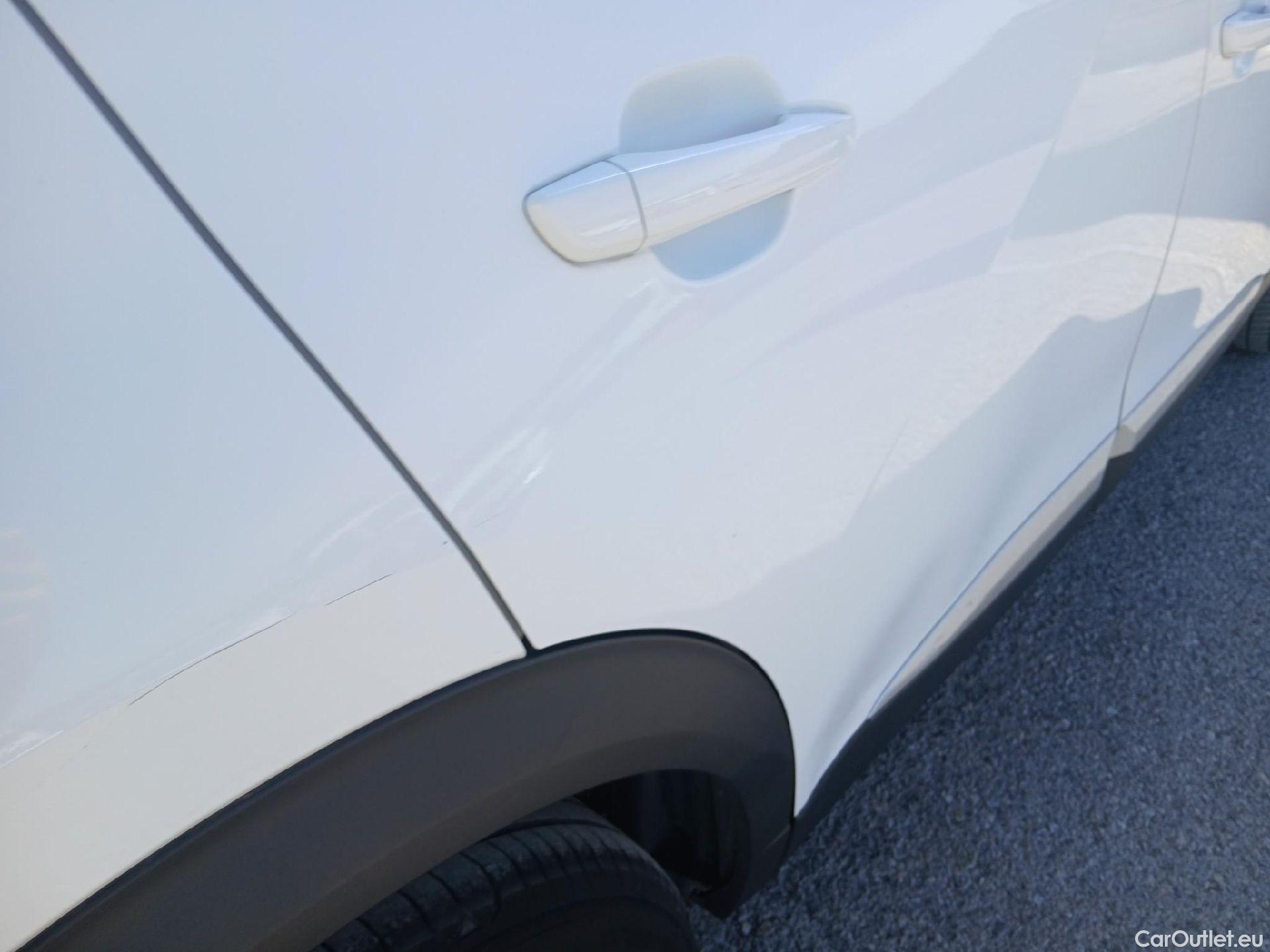  Peugeot  2008 PEUGEOT  / 2019 / 5P / todoterreno Allure Pack Puretech 130 S&S EAT8 (AC) #17